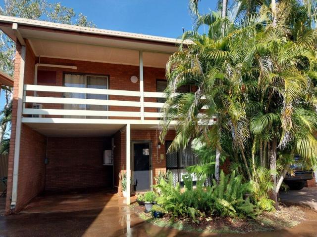 Charming Townhouse in Katherine East