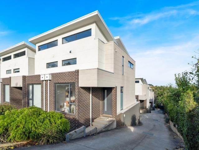 Charming Townhouse in the Heart of Pascoe Vale