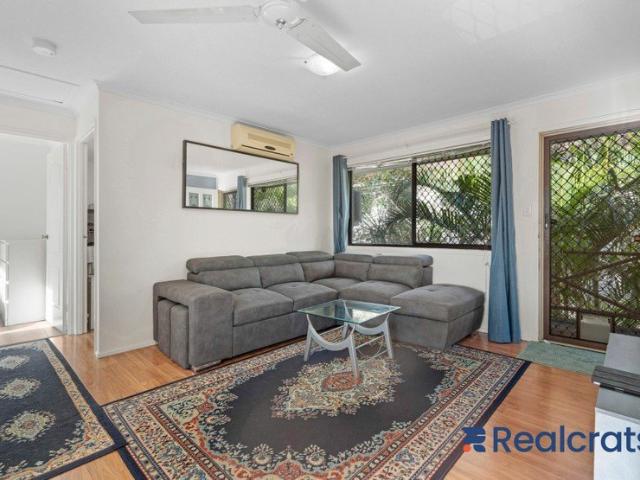 Charming Townhouse, Prime Location