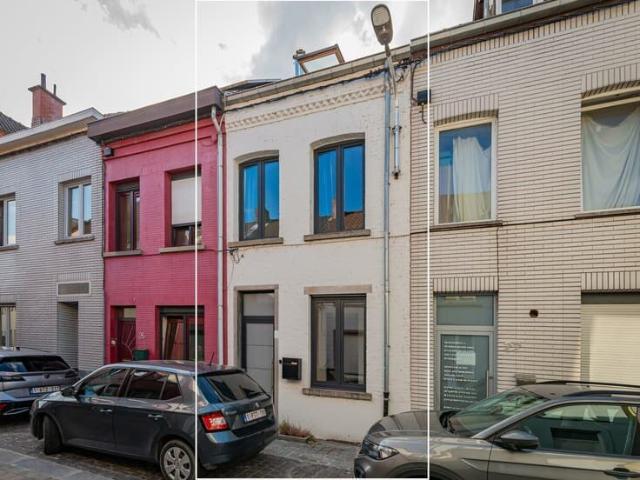 Charming Townhouse with Garden in Central Halle