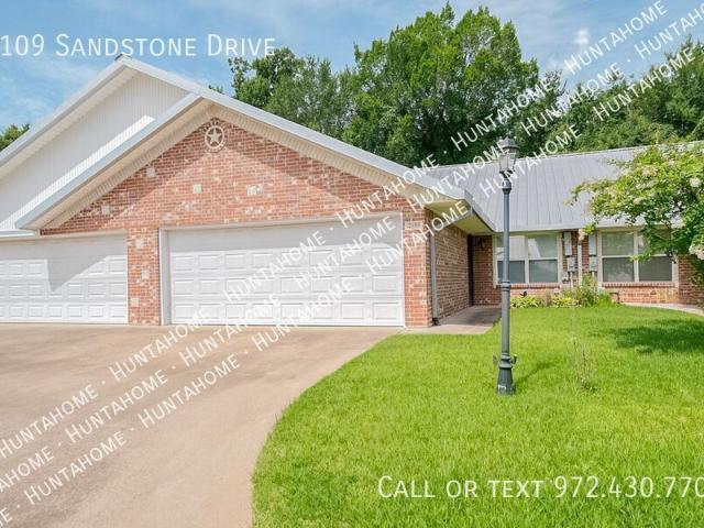Charming Townhome for Lease in Paverstone Place – Longview, TX