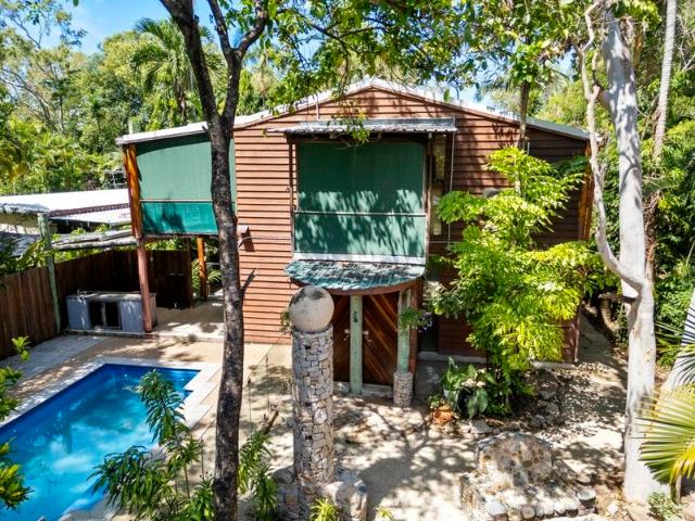 Charming Tropical Home with Studio and Swimming Pool