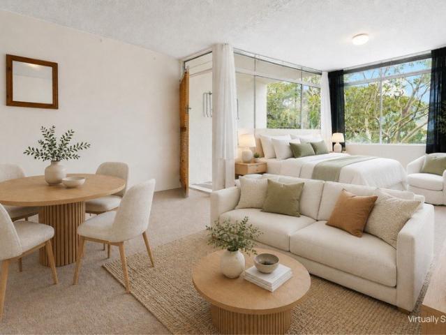 CHARMING TREEHOUSE FEEL APARTMENT WITH WATER VIEWS