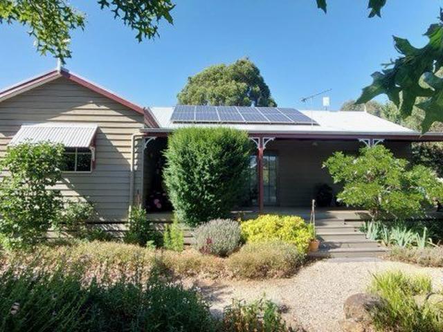 Charming Trentham Home on Expansive Garden Allotment In a great location