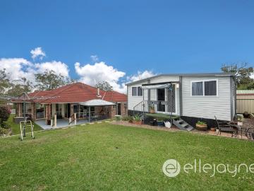 Charming Two Bedroom Tiny Home in Peaceful Dora Creek