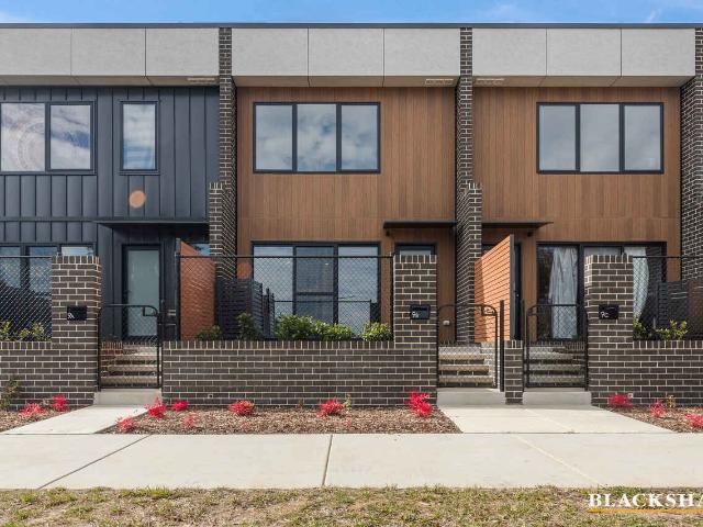 Charming Two Bedroom Townhouse In Prime Location