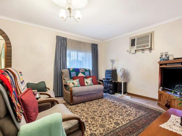 Charming Two Bedroom Unit for Rent in Holden Hill Prime Location!