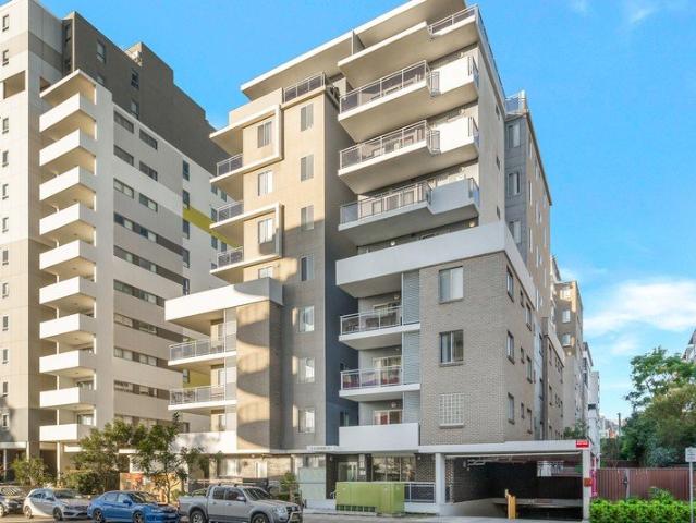 CHARMING TWO BEDROOM UNIT IN A GREAT LOCATION