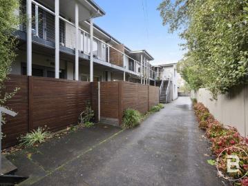 CHARMING TWO BEDROOM UNIT IN A GREAT LOCATION