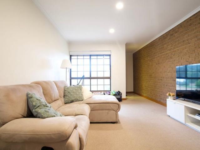 Charming Two Bedroom Unit in Convenient South Brighton Location