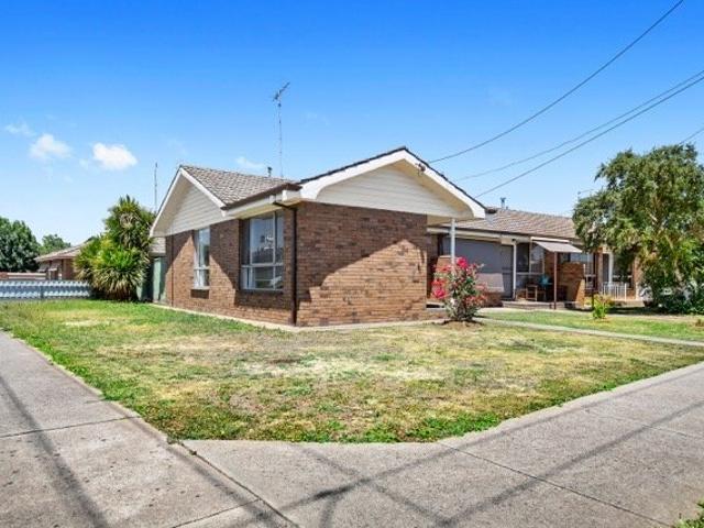 Charming Two Bedroom Unit in Popular Wendouree Location