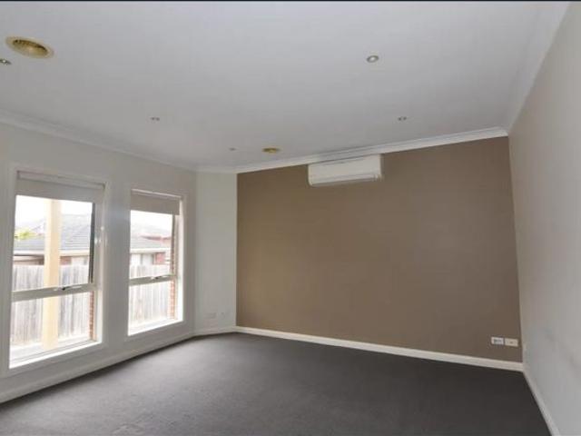 Charming Two Bedroom Unit in Prime Newtown Location