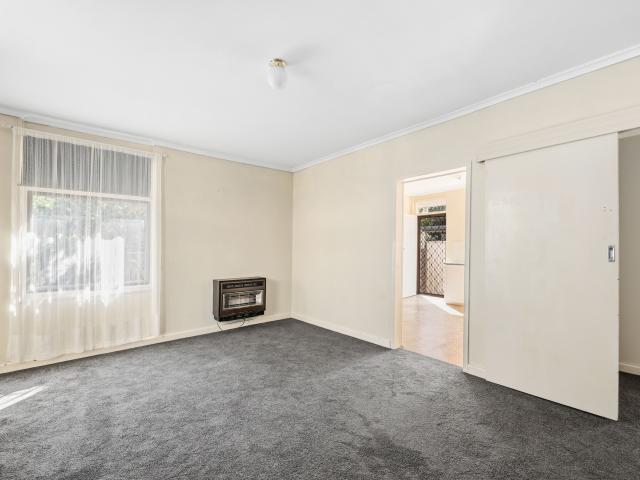 Charming Two Bedroom Unit in Prime Location