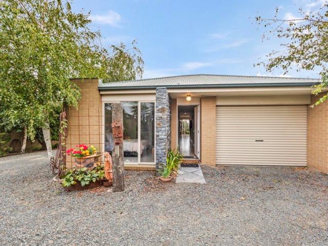 Charming Two Bedroom Unit In The Heart Of The Ballan Township