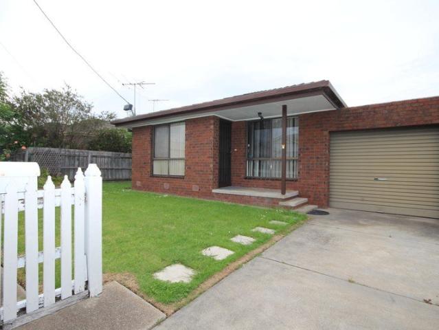 Charming two bedroom unit in the heart of Geelong West