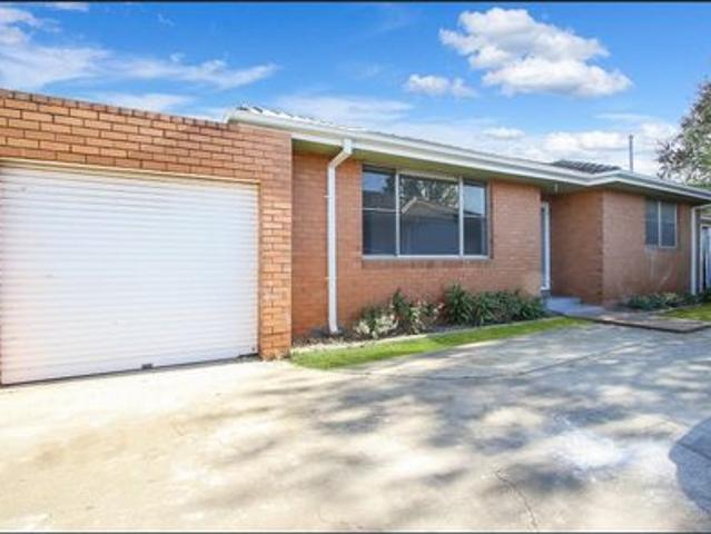 Charming two bedroom unit with everyday convenience