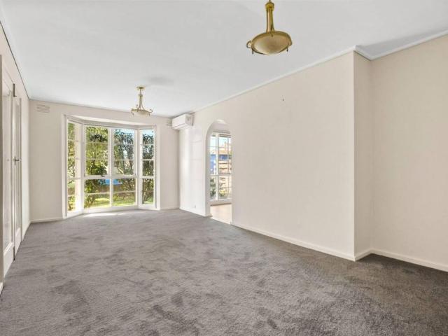 CHARMING TWO BEDROOM VILLA | GREAT LOCATION | PARTIALLY RENOVATED