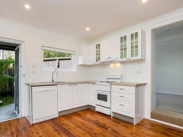 Coastal Two Bedroom Apartment with Shared Garden