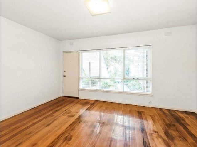 Charming Two Bedroom Apartment in Cheltenham's Golden Triangle