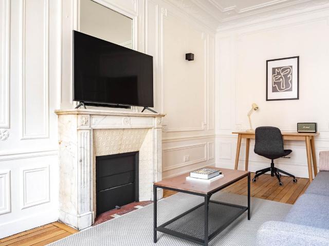 Charming Two Bedroom Apartment in Paris, Paris Amsterdam Apartments for Rent