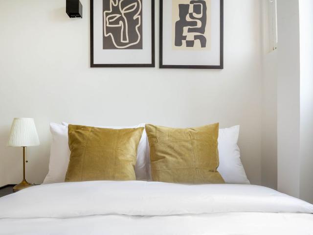 Charming Two Bedroom Apartment in Paris, Paris Amsterdam Apartments for Rent