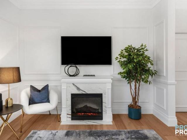 Charming two bedroom apartment in prized harbourside location of Mosman
