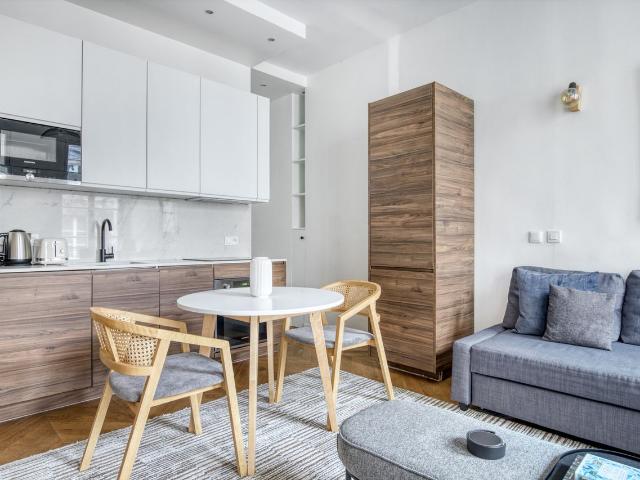 Charming Two Bedroom Apartment in the Heart of Paris, Paris Amsterdam Apartments for Rent