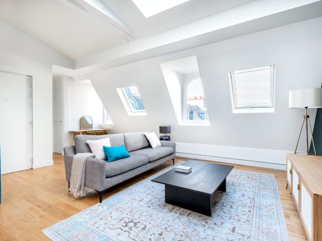 Charming Two Bedroom Apartment in Vibrant Chaillot, Paris Amsterdam Apartments for Rent