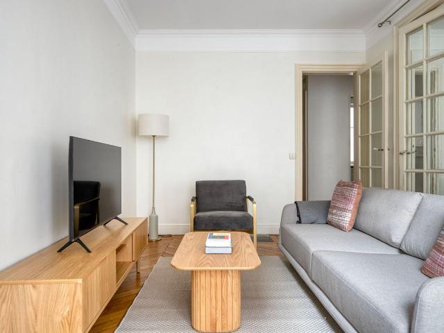 Charming Two Bedroom Apartment Steps from Paris, Paris Amsterdam Apartments for Rent