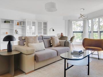 Charming Two Bedroom Apartment with Balcony Views, Paris Amsterdam Apartments for Rent
