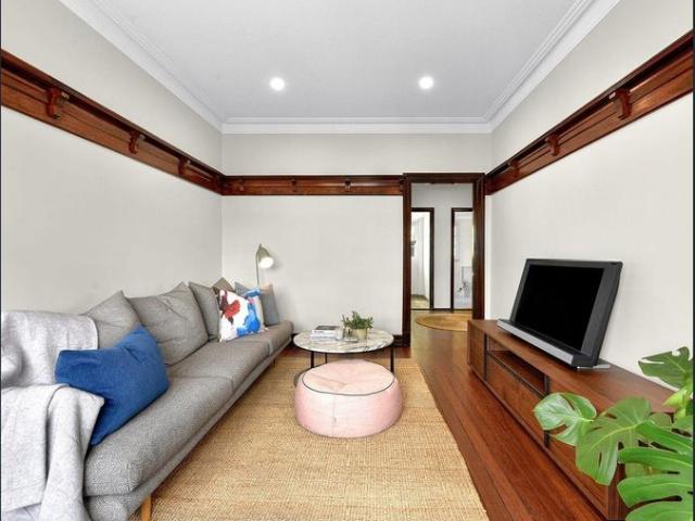 Charming Two Bedroom Art Deco Apartment
