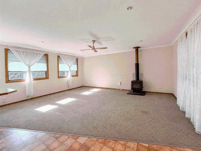 Charming Two Bedroom Cottage with a Leafy Backyard
