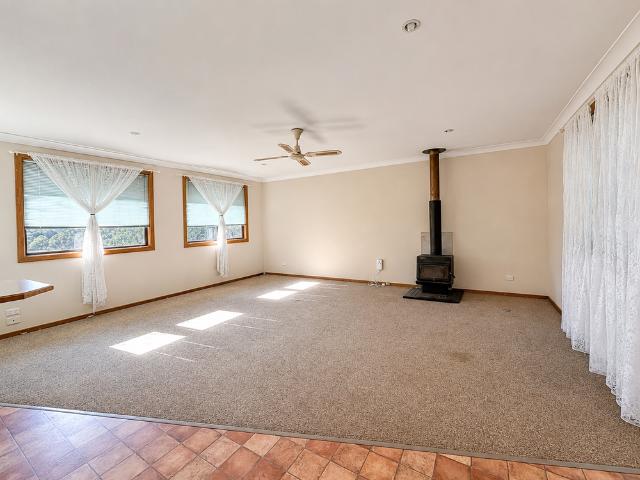 Charming Two Bedroom Cottage with a Leafy Backyard