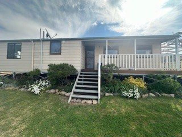 Charming Two Bedroom Cottage with Stunning Views