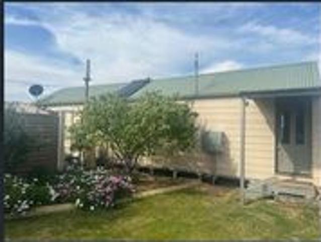 Charming Two Bedroom Cottage with Stunning Views
