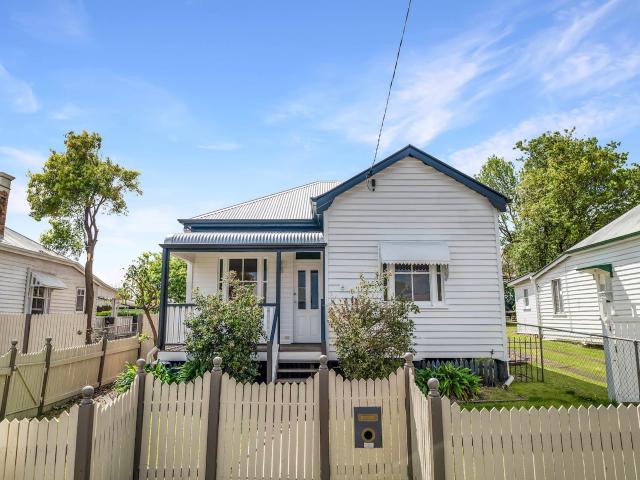 Charming Two Bedroom Classic Cottage
