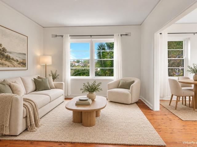 Charming two bedroom duplex with leafy garden access
