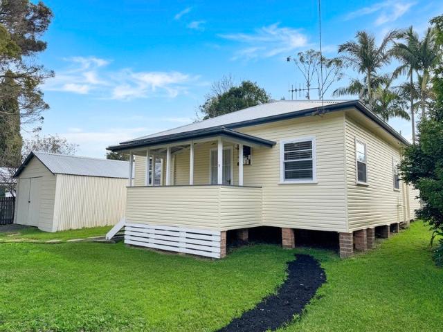 Charming Two Bedroom Home on a Large Block Nabiac!