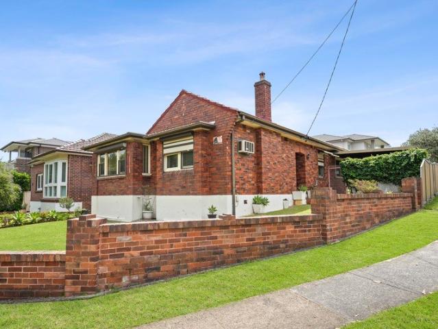 Charming Two Bedroom Home Opposite Parkland in Concord