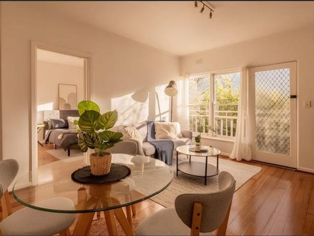 Charming Two Bedroom Home in a Quiet Hawthorn Setting