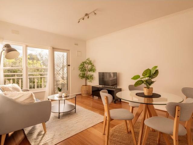 Charming Two Bedroom Home in a Quiet Hawthorn Setting
