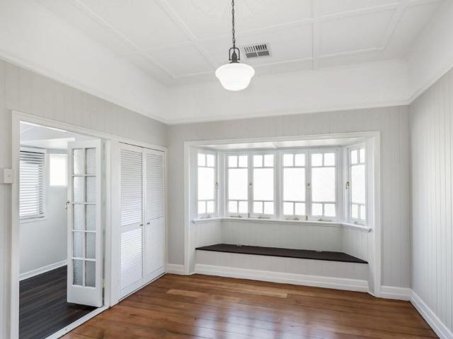 Charming Two Bedroom Home in Convenient Grange Location!