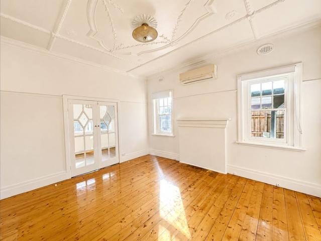 Charming Two Bedroom Home in Convenient Mentone Location