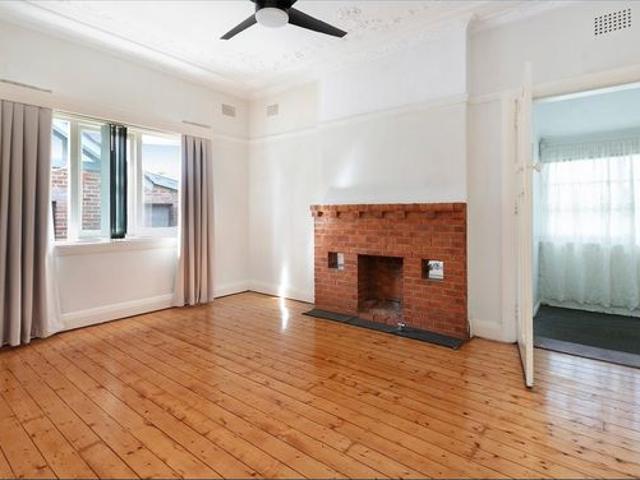 Charming Two Bedroom Home Plus Sunroom/Study