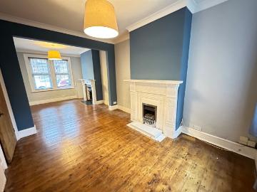Charming Two Bedroom House with Study in Popular High Town, Luton Available Late August!