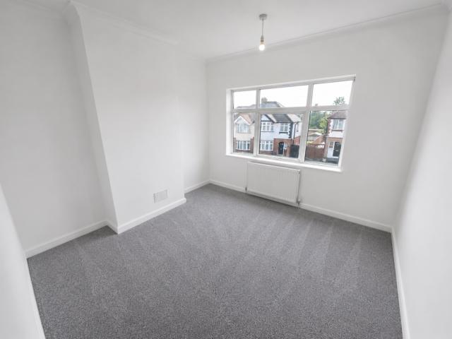 Charming Two Bedroom House in Popular Round Green, Luton
