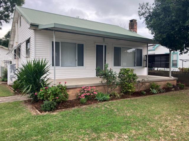 Charming two Bedroom house located in Singleton's town area