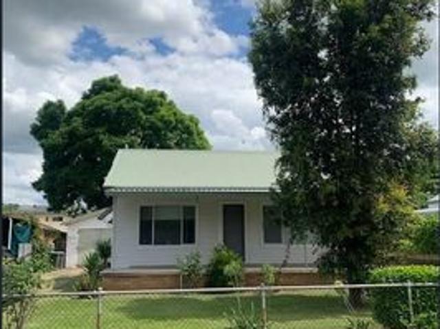 Charming two Bedroom house located in Singleton's town area