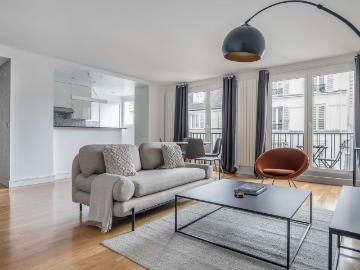 Charming Two Bedroom in the Heart of Batignolles, Paris Amsterdam Apartments for Rent