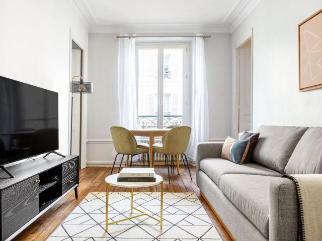Charming Two Bedroom in Saint Victor, Paris!